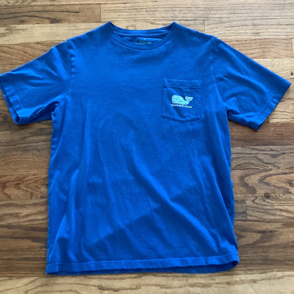 Boys Vineyard Vines Coastal Scenic Whale tee size L